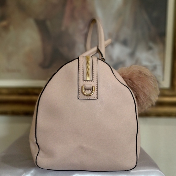 Michael Kors Soft Pink Weekender - Picture 4 of 13